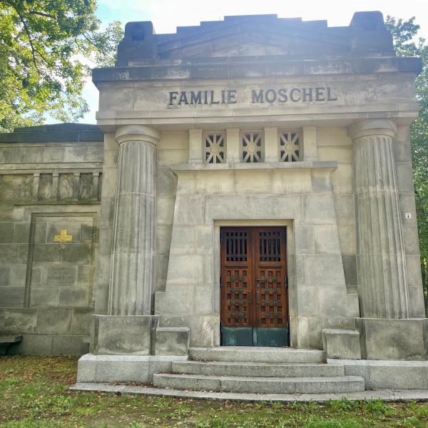 Besichtigung des Moschel-Mausoleums