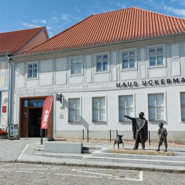 Ausstellung Werkschau der Künstlergruppe umKunst