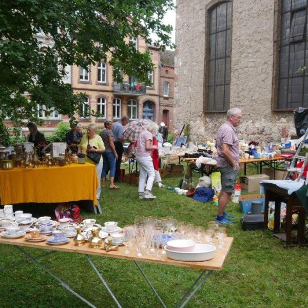 Sommerfest mit Trödelmarkt und Kuchenbasar