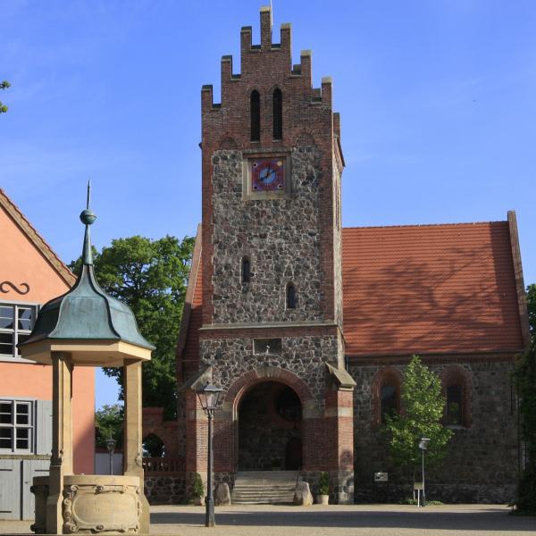 Ausstellungseröffnung: Der Maler Hans Lietzmann in Liebenberg