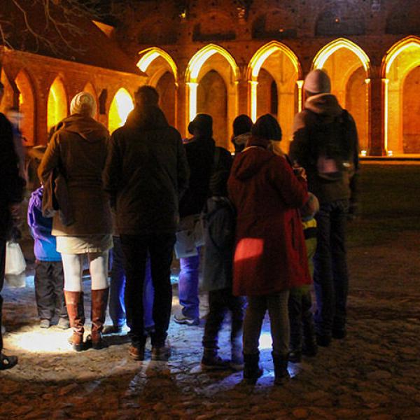 Funzelführung - abends im Kloster